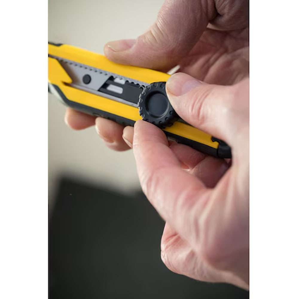 Cutter 18 mm with locking wheel 3 blade Stanley STHT-10268-0