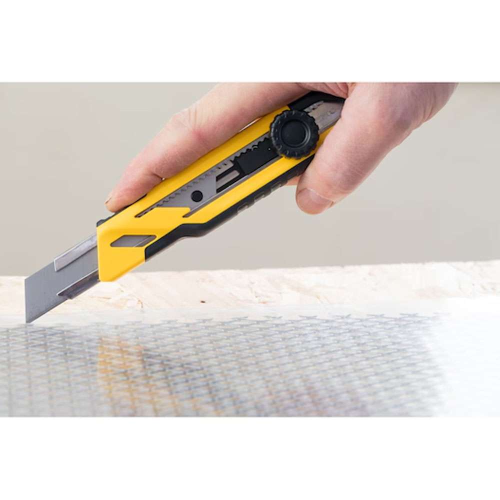 Cutter 18 mm with locking wheel 3 blade Stanley STHT-10268-0