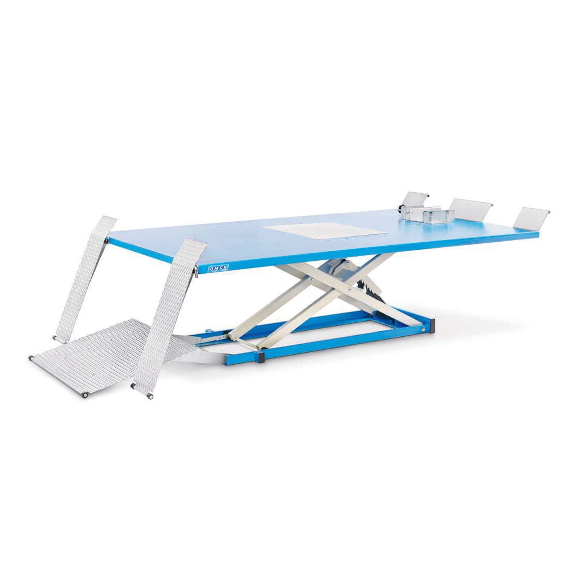 Lift for motorbikes, quads and tricycles capacity 600 kg with electro-hydraulic pump length 2600 mm OMCN