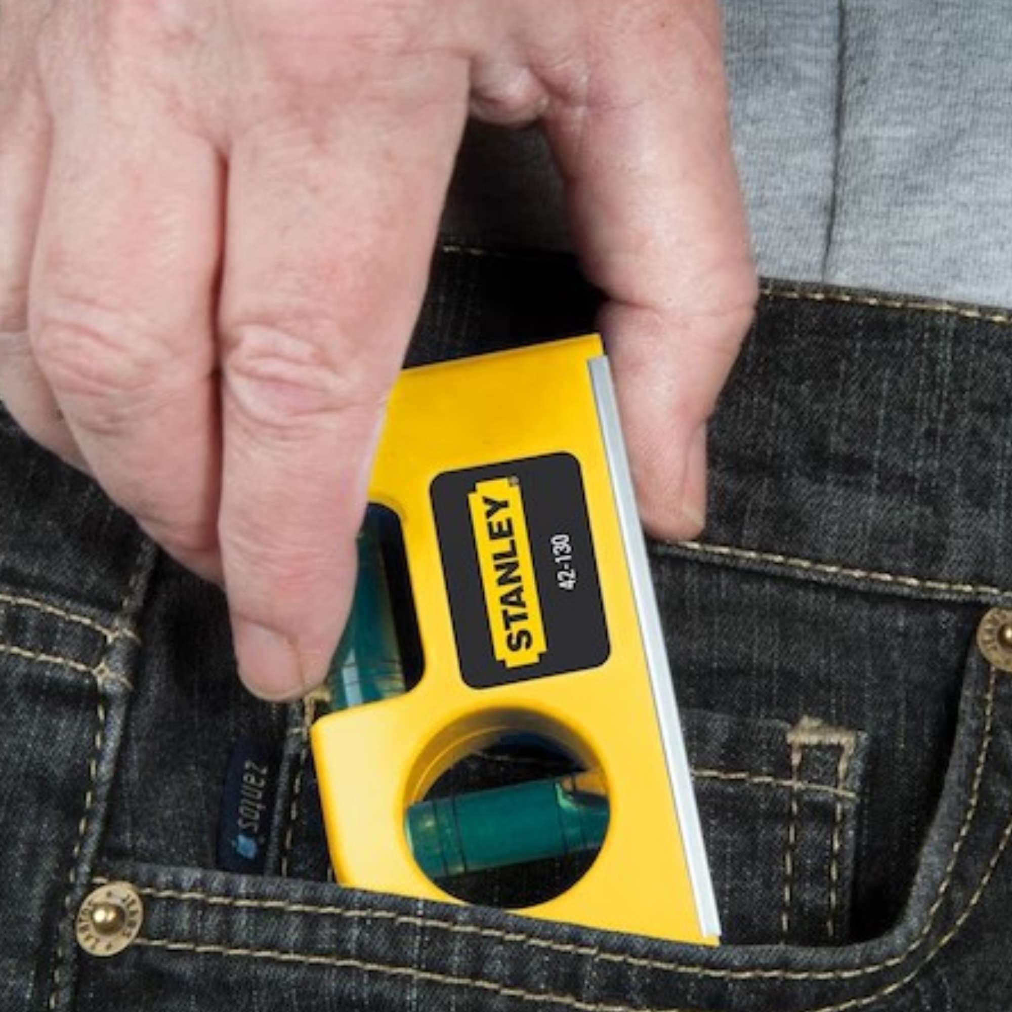 Pocket spirit level with slotted magnetic base - Stanley 0-42-130