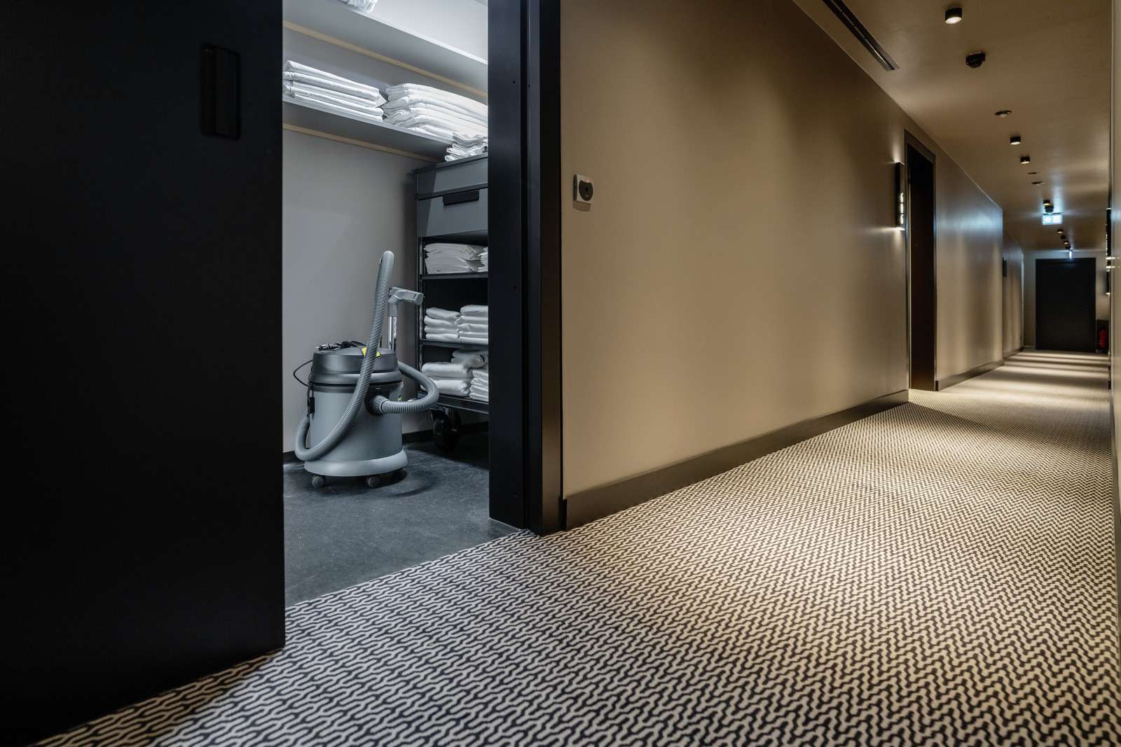 Karcher-Wet and dry vacuum cleaner NT 27/1-Karcher